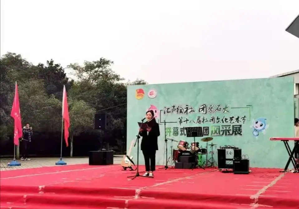 学生代表朱焱发言 学生代表朱焱发言