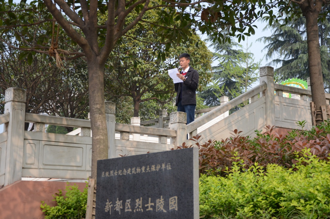 社团联合会主席上台致辞