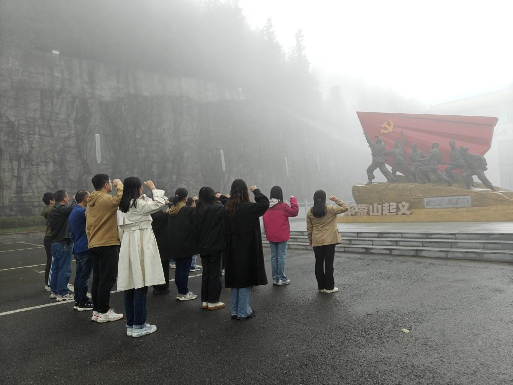 重温入党誓词.jpg