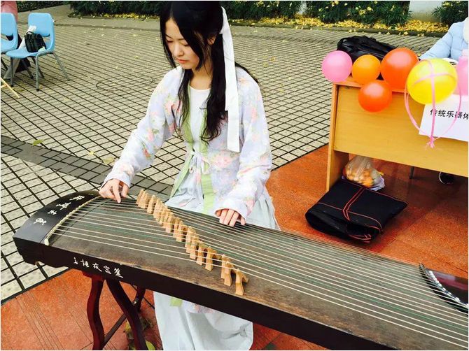 倾情演出