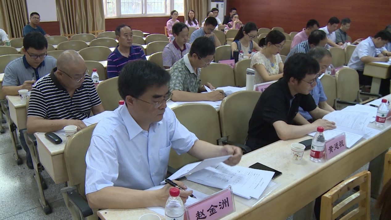 赵校长亲临课堂听课