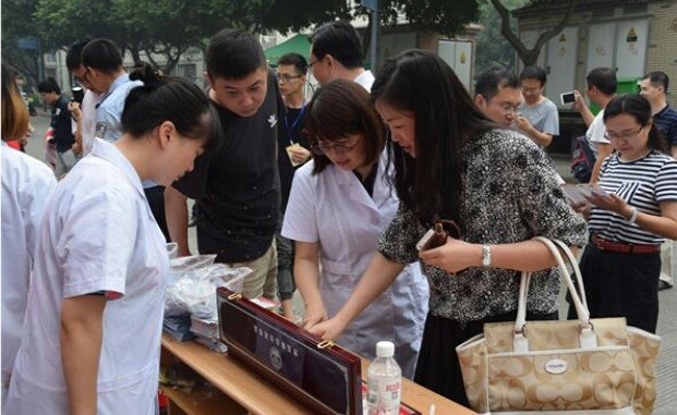 校团委夏艳老师学习了解禁毒知识