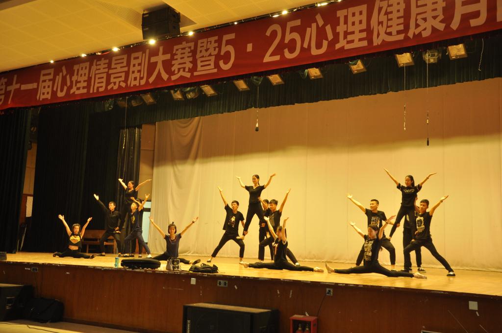 舞蹈表演《众人划桨开大船》