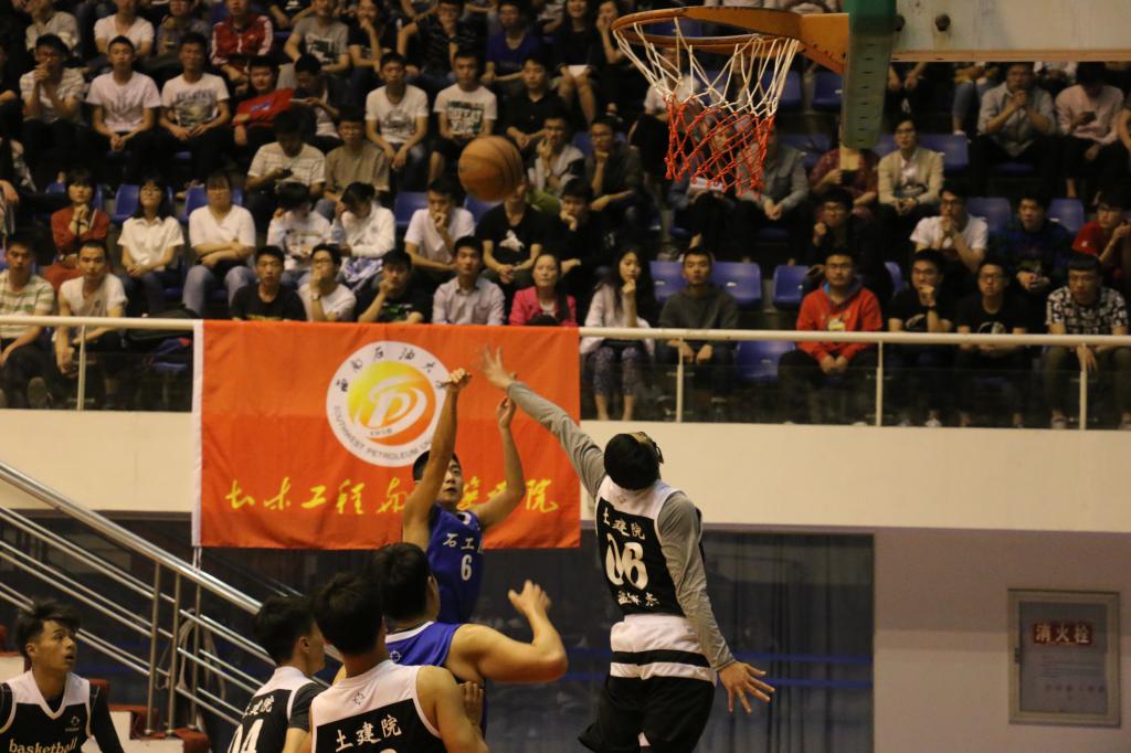 牟昱帆“精确制导”,三分远投得分