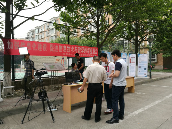 党员志愿服务活动现场之一