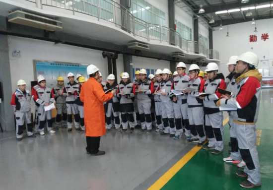 图一:车间实习现场