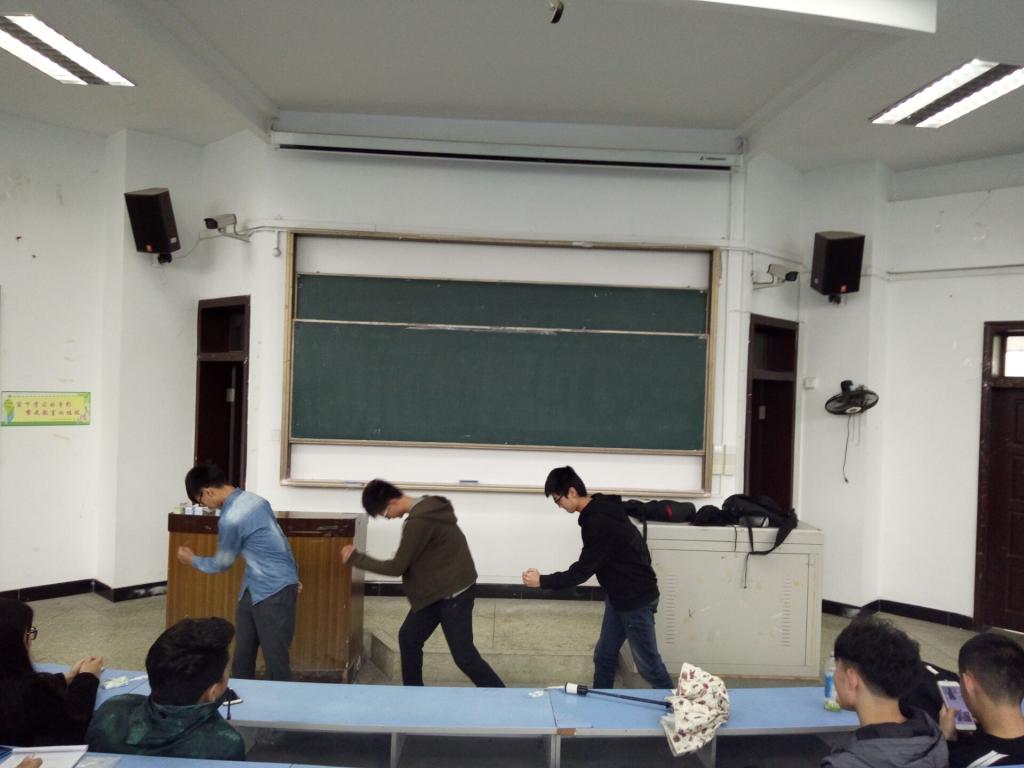 图2.小品《初心石油梦》彩排进行中