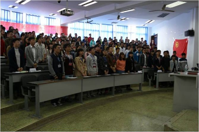 团课学员们齐唱团歌