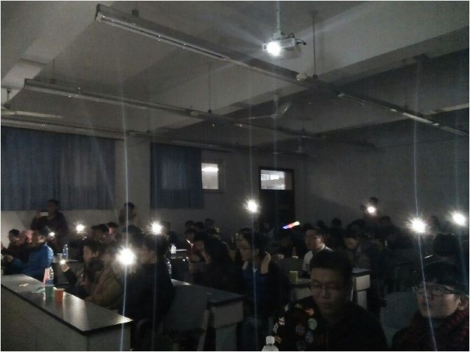 歌迷积极互动合唱