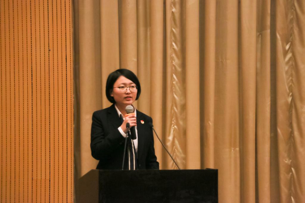 国赛一等奖作品负责人王萍萍同学展演作品——“灶化”——绿巨人红外线催化燃气灶