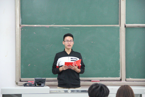 张天宇进行演讲