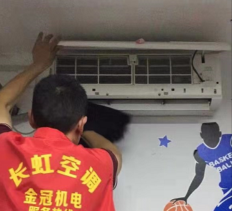 图片包含 人, 室内, 男人, 年轻描述已自动生成 图片包含 人, 室内, 男人, 年轻描述已自动生成