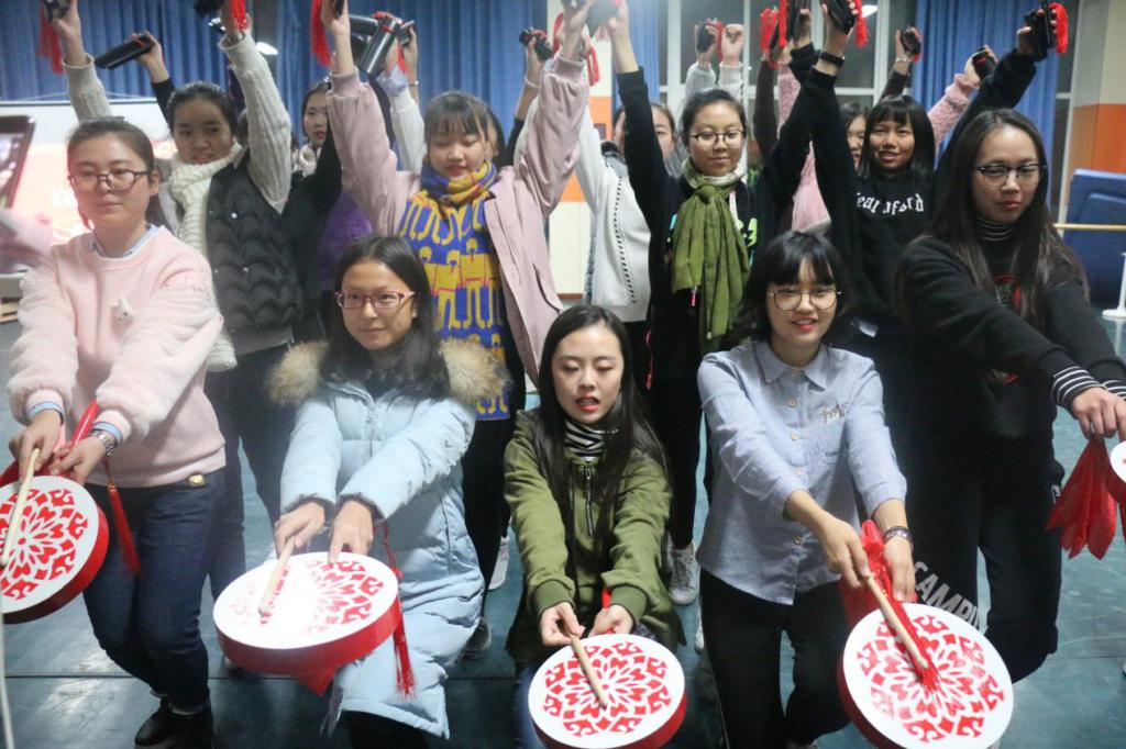 图 1快板与热巴舞的结合