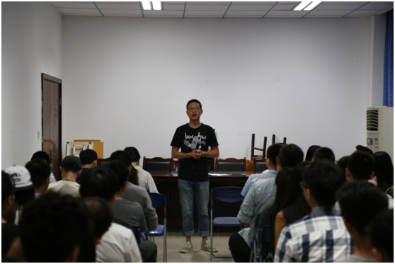 校学生会执行主席张钰松发言