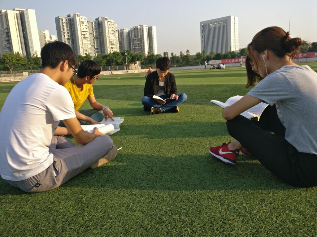 图4晨读晨跑