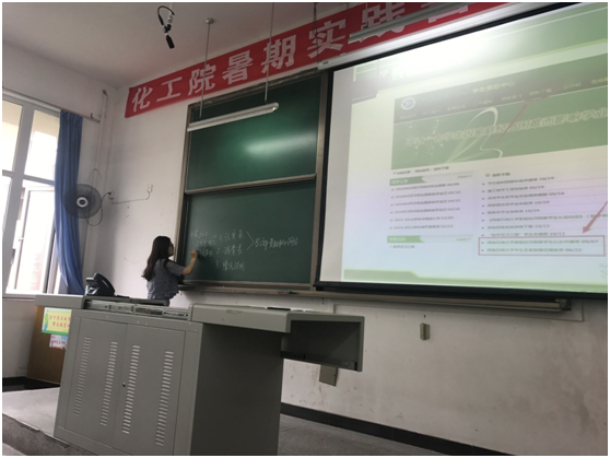 赵江玉讲解贫困生认定材料准备事宜