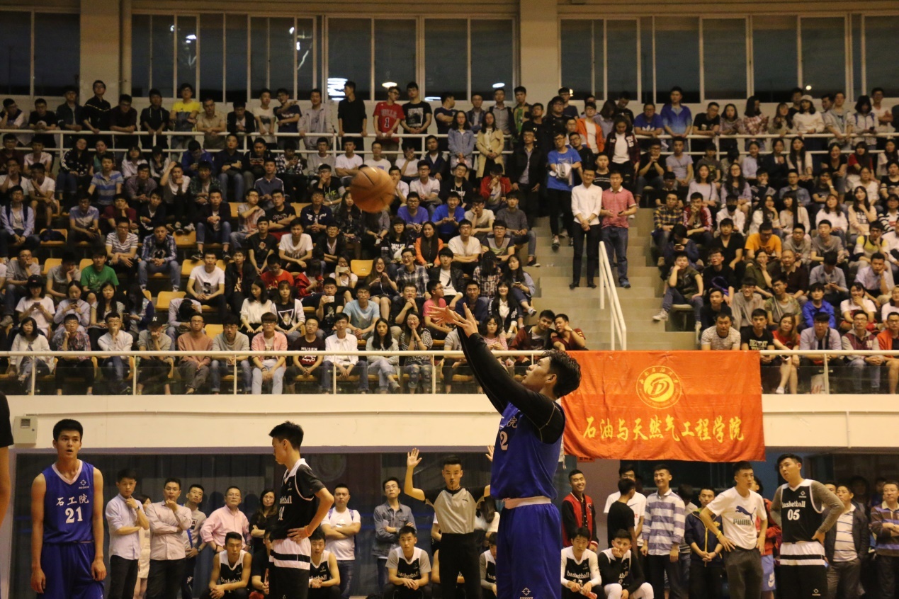 李子安沉着冷静,罚篮得分