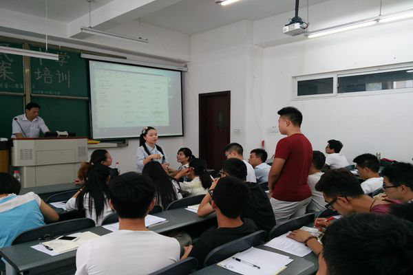队员教案进行提问
