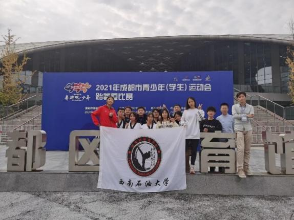 图3 比赛留念 图3 比赛留念