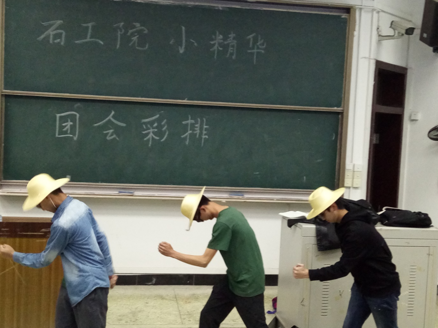 图2.哑剧《初心石油梦》