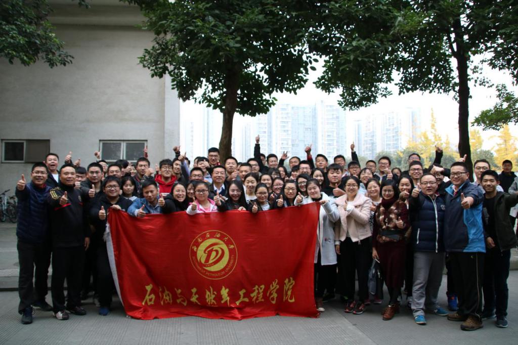 拔河比赛赛后合影