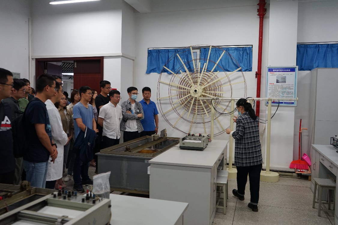 说明: G:\实验室\新闻\2021.5.25四川省重点实验室开放——东方物探培训班\DSC04686.JPG 说明: G:\实验室\新闻\2021.5.25四川省重点实验室开放——东方物探培训班\DSC04686.JPG