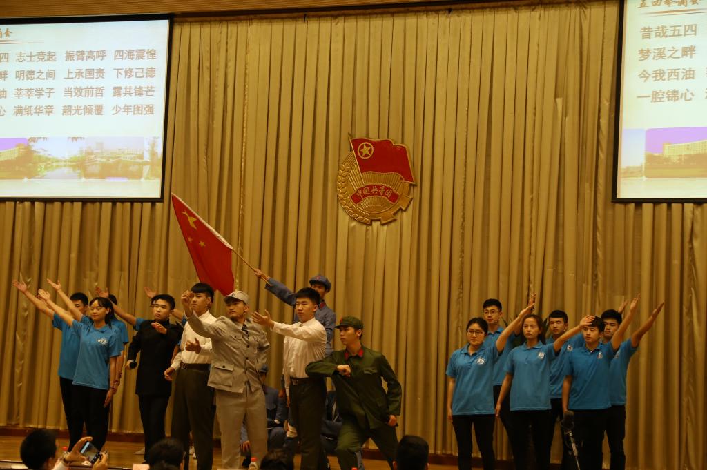 化工学院的《复兴志 振国魂》
