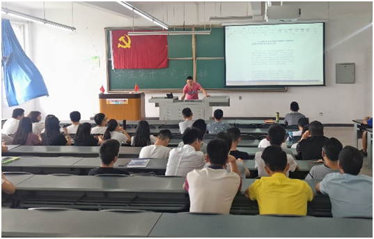 图2 韩强同志带领学习报告